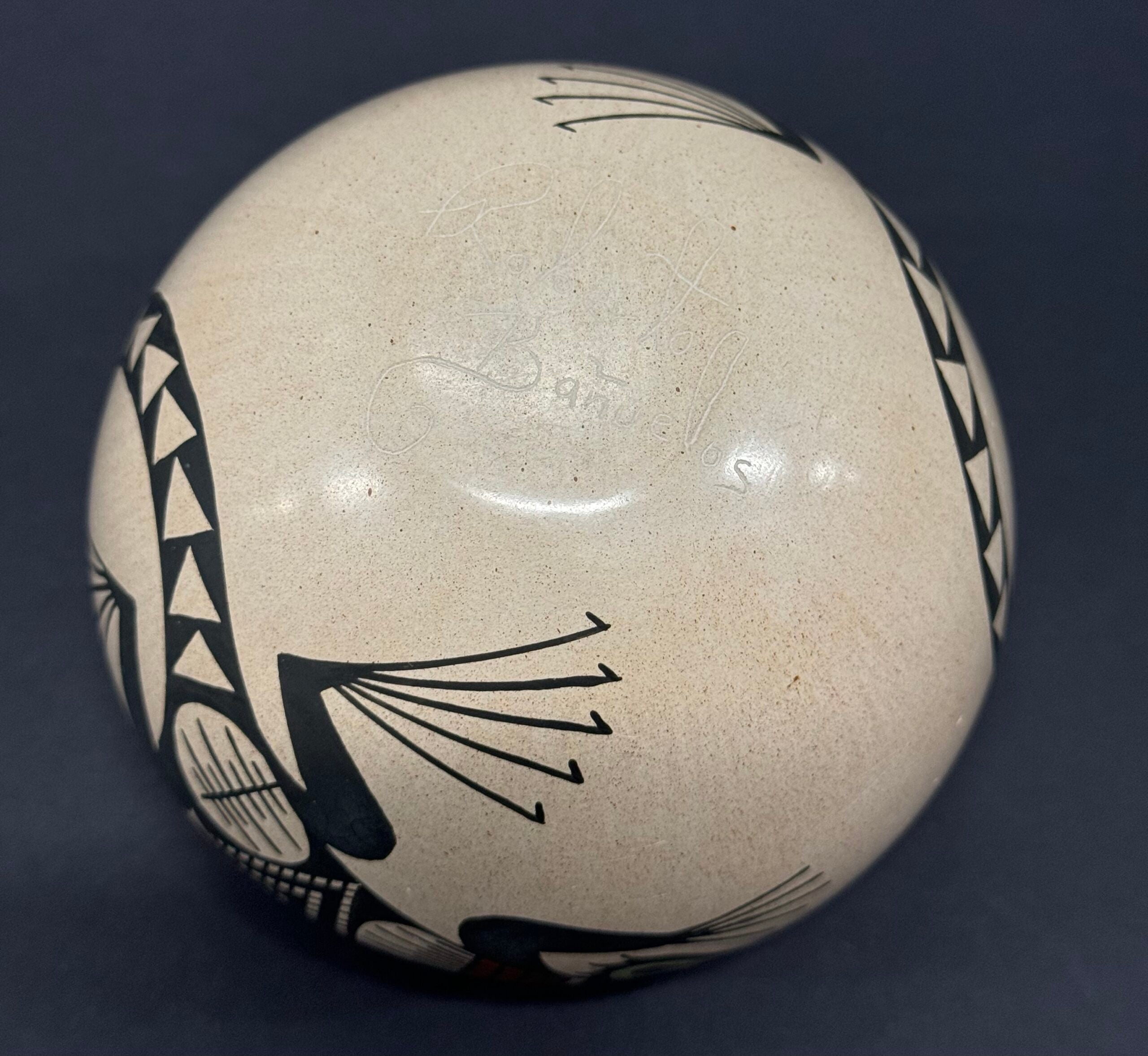 Roberto Banuelos, Mata Ortiz Pueblo Lizard Design Pottery image 2